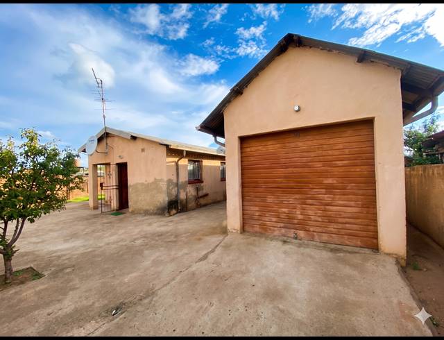 2 BEDROOM HOUSE FOR SALE IN SEBOKENG ZONE 11